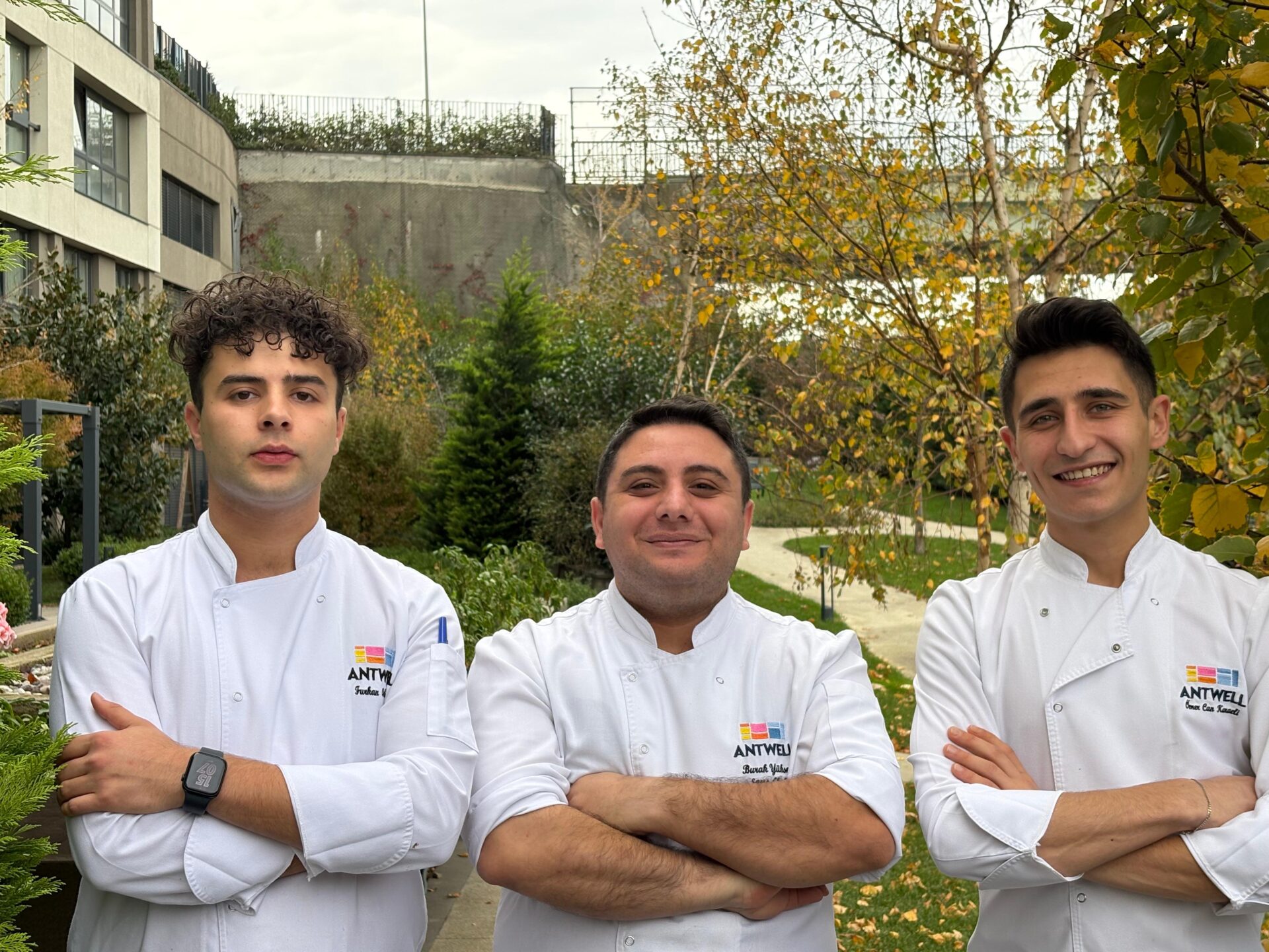 Antwell şeflerinden (soldan sağa) Furkan Odabaşı, Burak Yüksel, Ömer Can Karaeli.